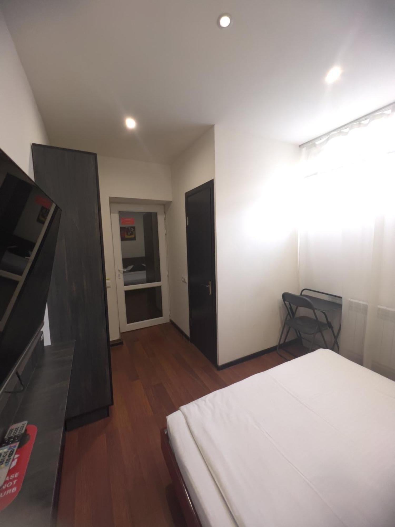 Nava Hotel Jerevan Rom bilde